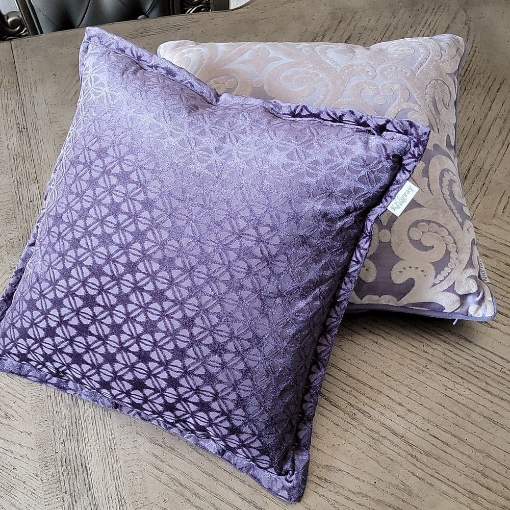 20x20 decorative velvet throw pillow with zipper Kingray💜